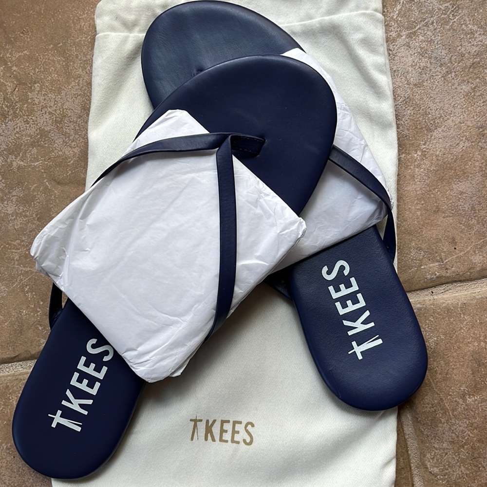 Tkees flip flop sandals pigments blue NWOT with bag size 8 tonal strap to sole